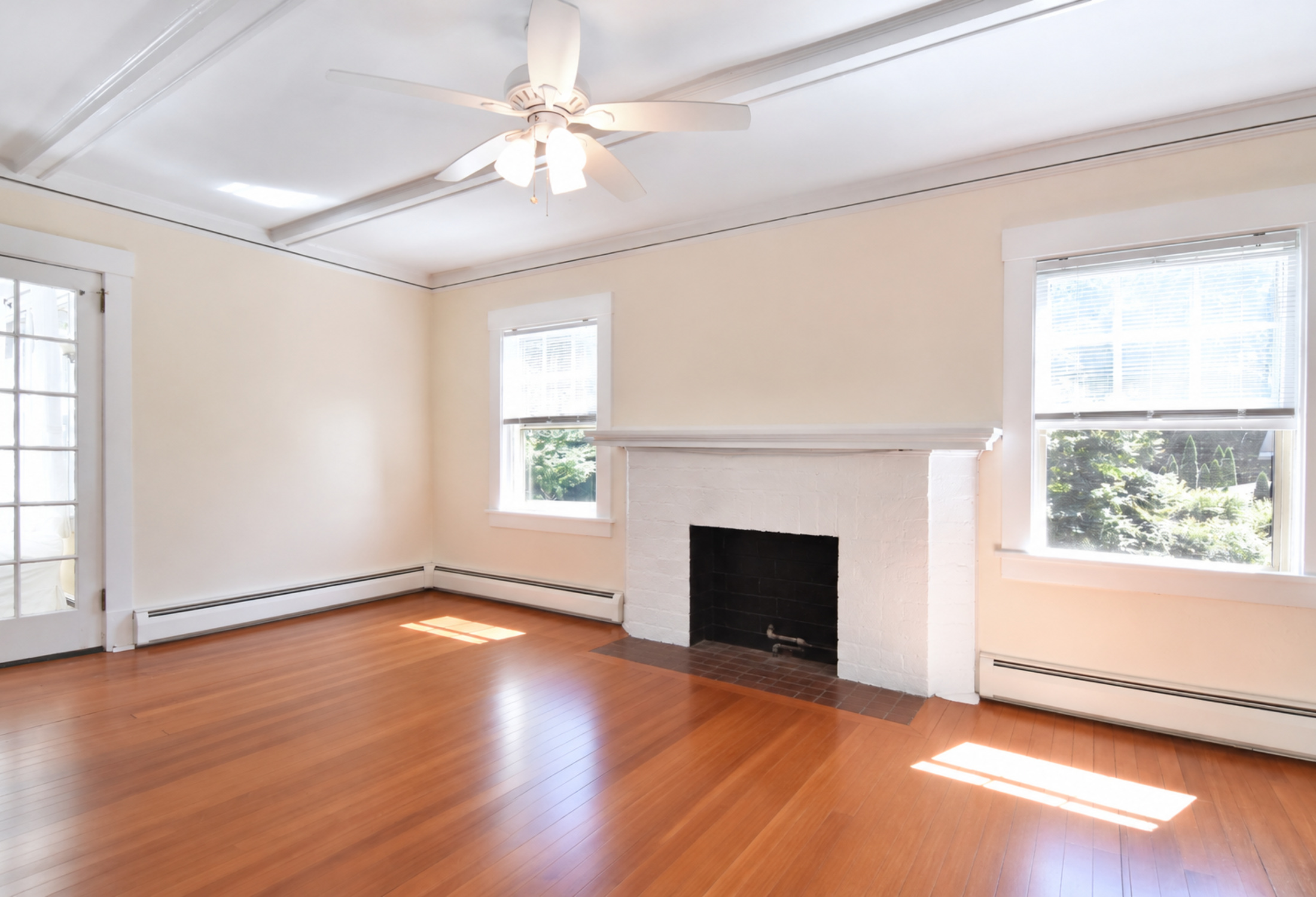 2nd fl living room2